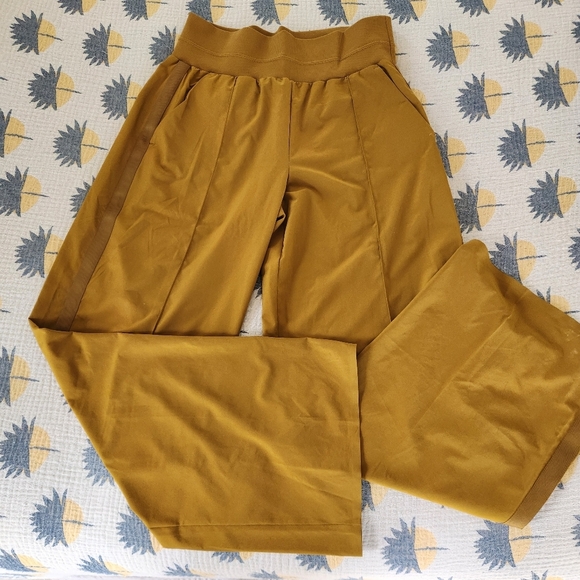 Athleta Nolita Wide Leg Pant Womens Size 10 Gold Pull On Elastic Waist Pockets - Picture 2 of 11